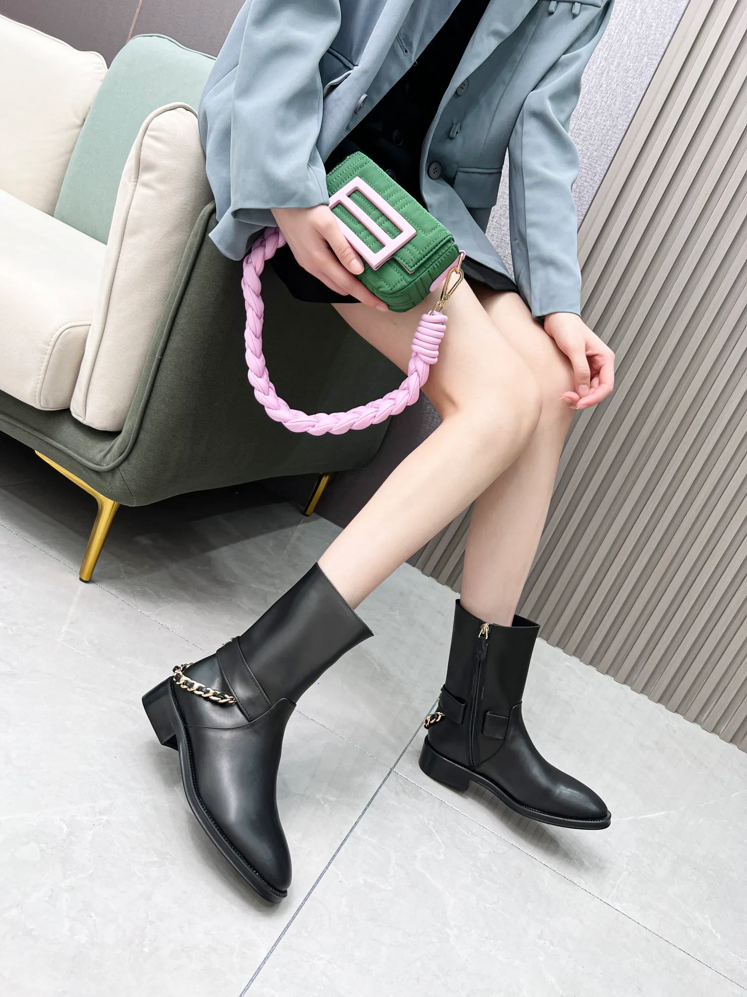 👟👟Ex-factory price 620👟👟 New short boots🔥 ✨Chanel 2022CHANEL official website synchronizes the latest side zipper high boots 😍Purchase level quality ✔Original material ⚡2.5 cm comes with a heightening and slimming effect😍Very versatile and elegant on the feet😘Internet celebrity street style Chanel custom logo handmade chain decoration & Upper: black calfskin & Inner/foot pads: imported sheepskin & Heel height: 2.5 & Tube height: 15 inches/7.5 inches &Size: 35–40, size 41 customized